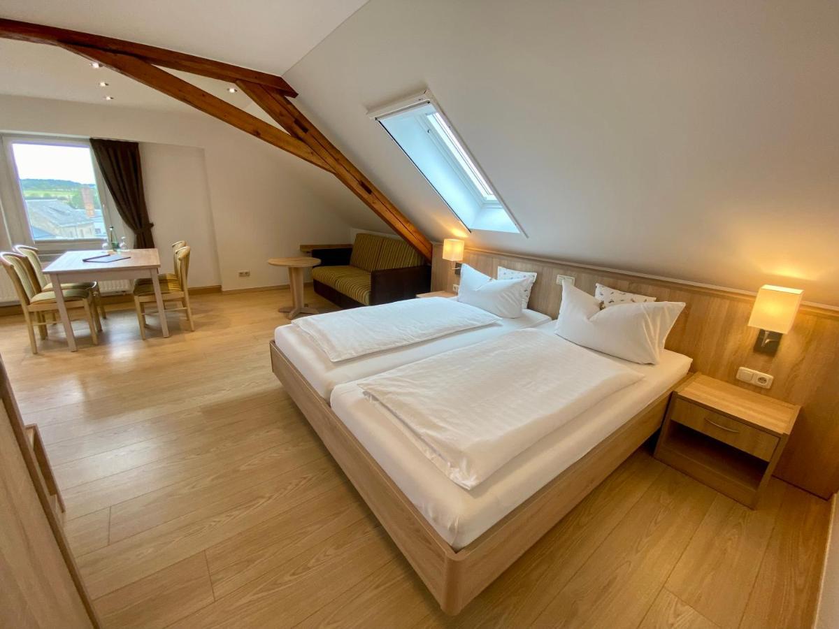 Gasthof Drei Schwanen Langenwetzendorf ภายนอก รูปภาพ